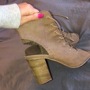 Tie up heels. SO cute. Worn 3 times.